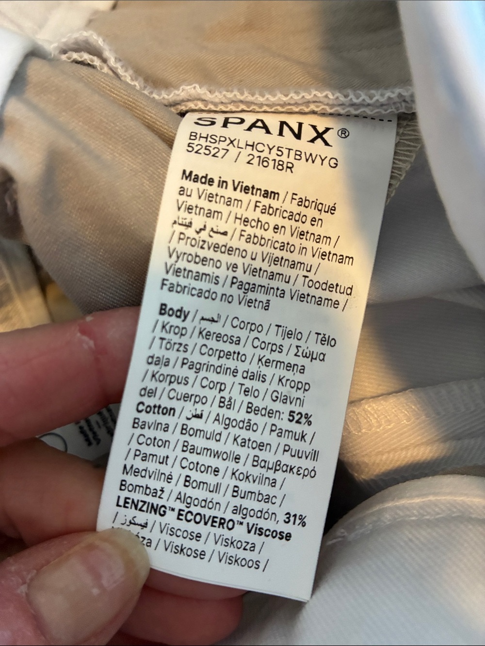 SPANX supersmooth™ Stretch Twill Shorts White flat front Sz S - Picture 11 of 11